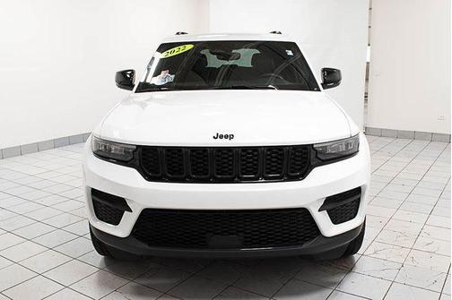 Bright White Clearcoat 2022 Jeep Grand Cherokee Altitude