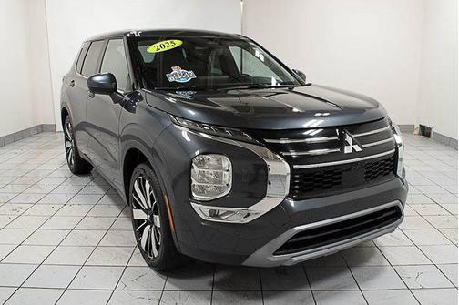 Gray 2025 Mitsubishi Outlander SE S-AWC