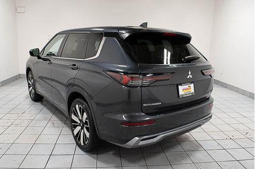 Gray 2025 Mitsubishi Outlander SE S-AWC