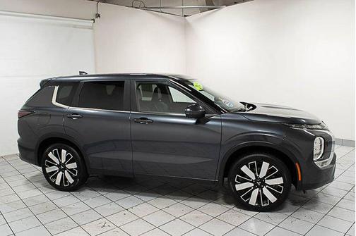 Gray 2025 Mitsubishi Outlander SE S-AWC
