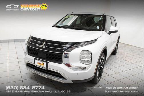 White Diamond 2024 Mitsubishi Outlander SE