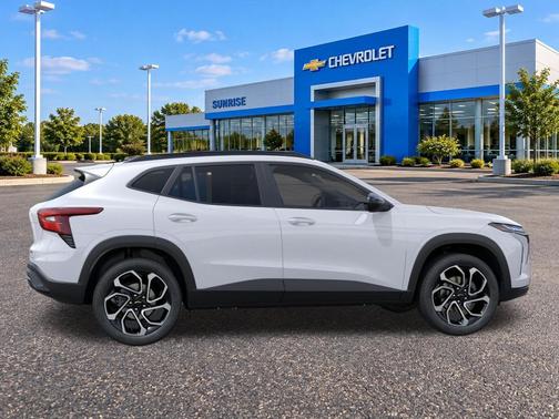Summit White 2026 Chevrolet Trax FWD 2RS