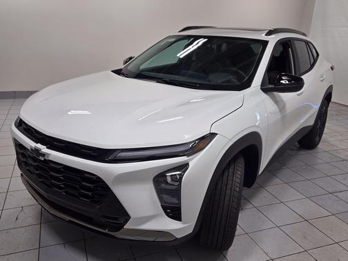 Summit White 2026 Chevrolet Trax FWD ACTIV