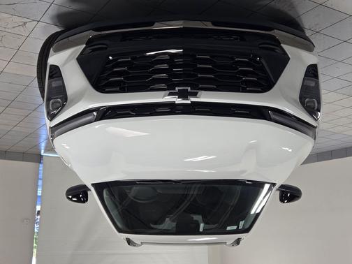 Summit White 2026 Chevrolet Trax FWD ACTIV