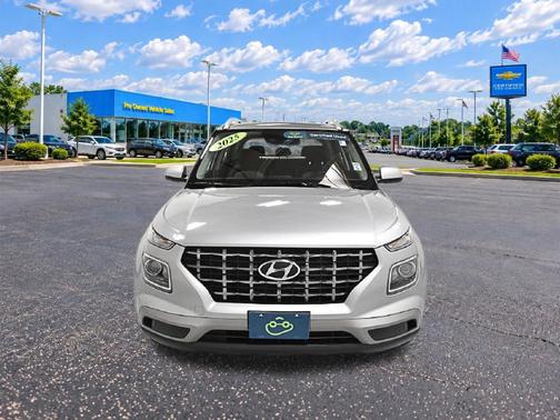 Shimmering Silver 2025 Hyundai VENUE SEL