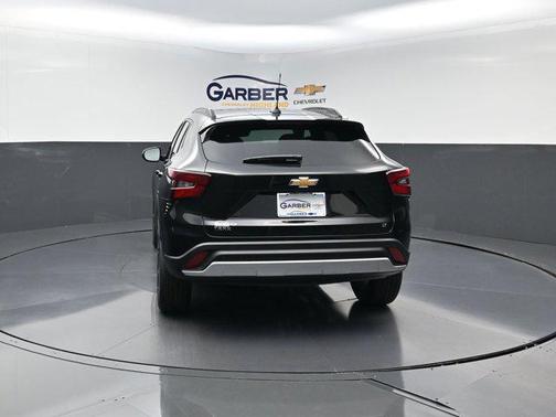 Mosaic Black Metallic 2026 Chevrolet Trax LT