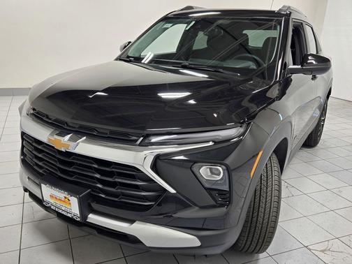 Mosaic Black Metallic 2026 Chevrolet Trailblazer LT