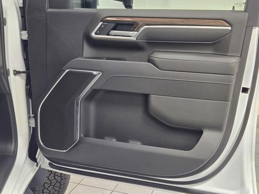 Summit White 2026 Chevrolet Silverado 2500 LT