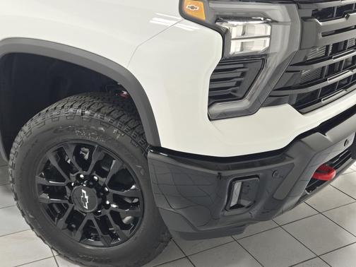 Summit White 2026 Chevrolet Silverado 2500 LT