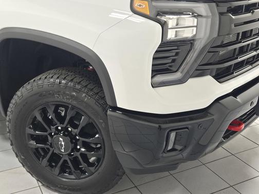 Summit White 2026 Chevrolet Silverado 2500 LT
