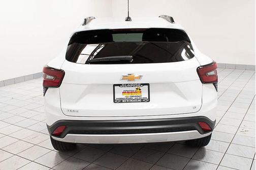 Summit White 2025 Chevrolet Trax LT