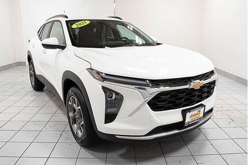 Summit White 2025 Chevrolet Trax LT