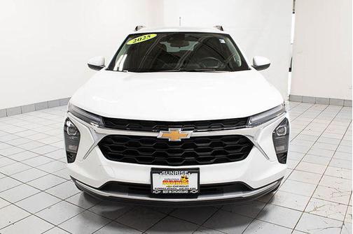 Summit White 2025 Chevrolet Trax LT