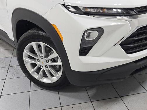 Summit White 2026 Chevrolet Trailblazer LS
