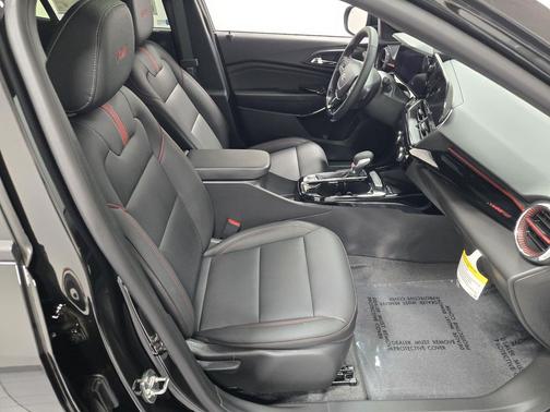 Mosaic Black Metallic 2026 Chevrolet Trax FWD 2RS