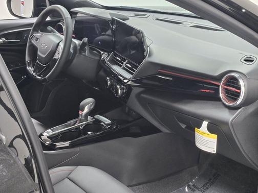 Mosaic Black Metallic 2026 Chevrolet Trax FWD 2RS