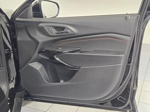 Mosaic Black Metallic 2026 Chevrolet Trax FWD 2RS