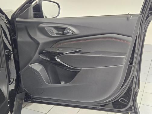 Mosaic Black Metallic 2026 Chevrolet Trax FWD 2RS