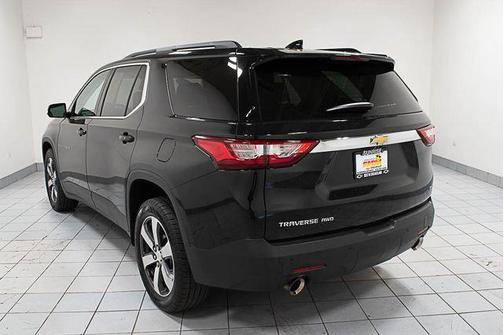 Mosaic Black Metallic 2020 Chevrolet Traverse LT Leather