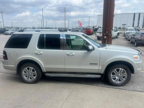 White 2006 Ford Explorer Limited