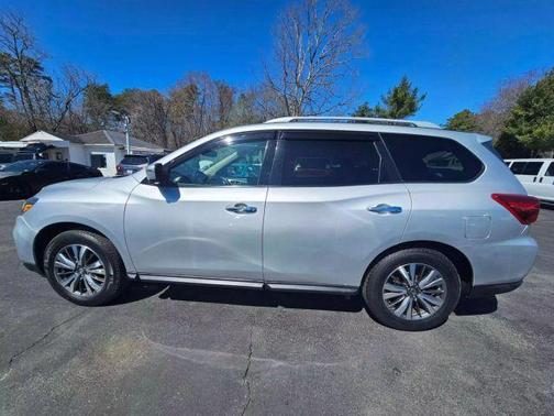 2020 Nissan Pathfinder SL