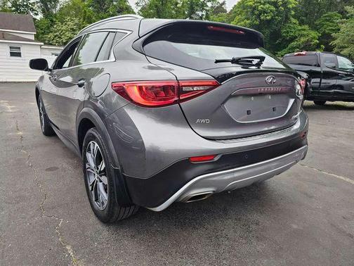 2017 INFINITI QX30 Premium