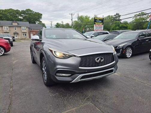 2017 INFINITI QX30 Premium