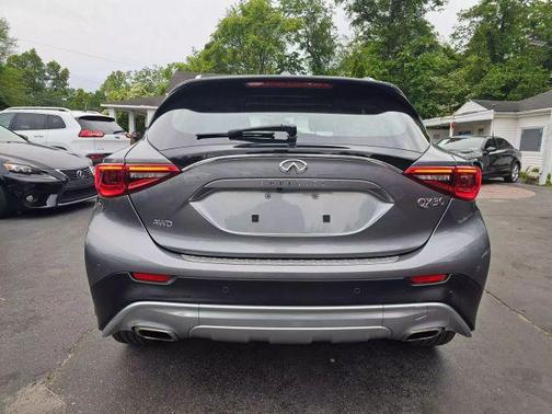 2017 INFINITI QX30 Premium