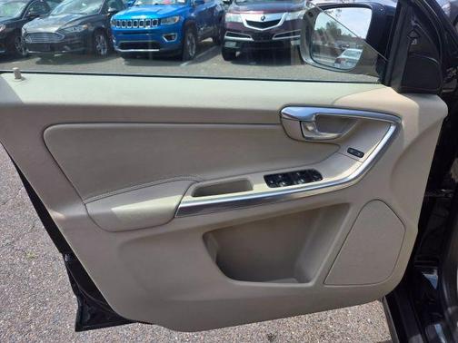 2016 Volvo XC60 T5 Premier