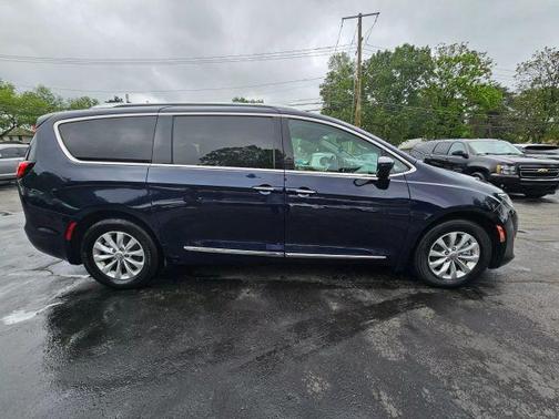 2018 Chrysler Pacifica Touring-L