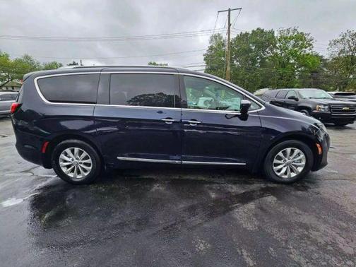 2018 Chrysler Pacifica Touring-L