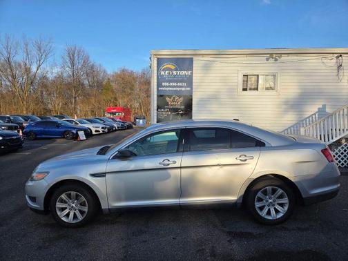 2010 Ford Taurus SE