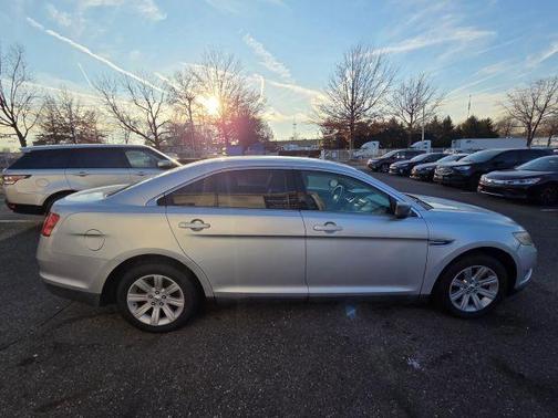 2010 Ford Taurus SE