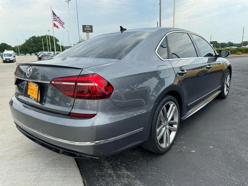 Platinum Gray Metallic 2017 Volkswagen Passat 1.8T R-Line