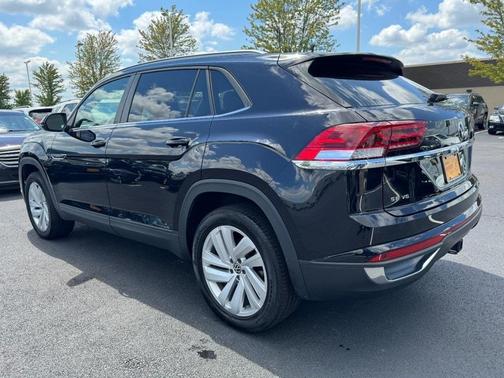 2022 Volkswagen Atlas Cross Sport 3.6L V6 SE w/Technology