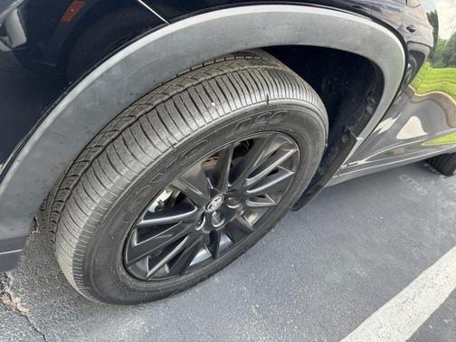 Midnight Black Metallic 2019 Toyota Highlander SE
