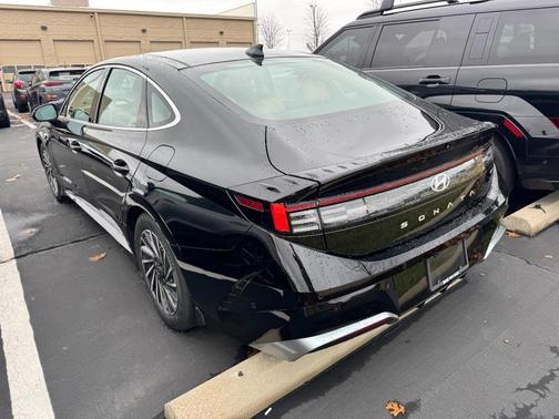 2024 Hyundai SONATA Hybrid Limited