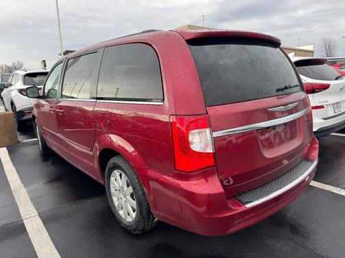 2015 Chrysler Town & Country LX