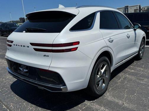 Uyuni White 2026 Genesis GV70 2.5T