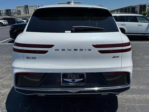 Uyuni White 2026 Genesis GV70 2.5T