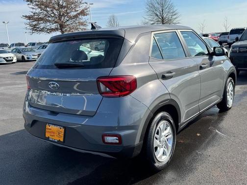 2022 Hyundai VENUE SE