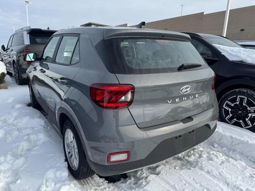 2022 Hyundai VENUE SE