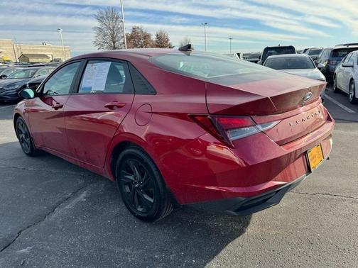 2022 Hyundai ELANTRA SEL