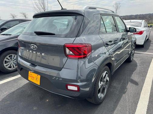 2024 Hyundai VENUE SEL