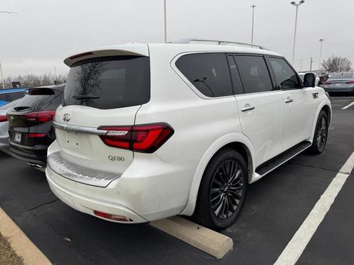 2023 INFINITI QX80 SENSORY