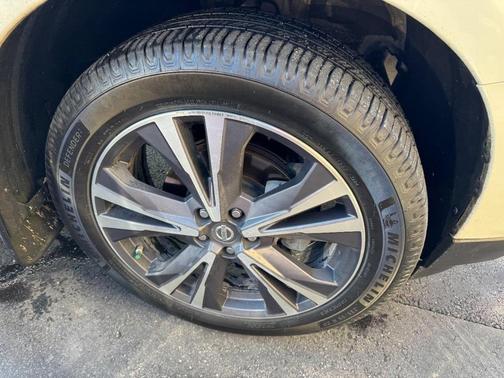 2017 Nissan Pathfinder Platinum