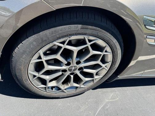 Valencia Gold 2023 Genesis G80 2.5T