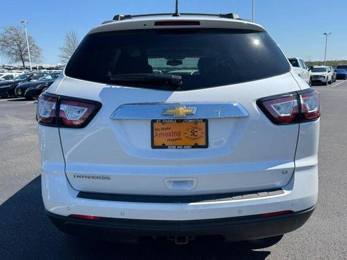 Iridescent Pearl Tricoat 2017 Chevrolet Traverse 2LT