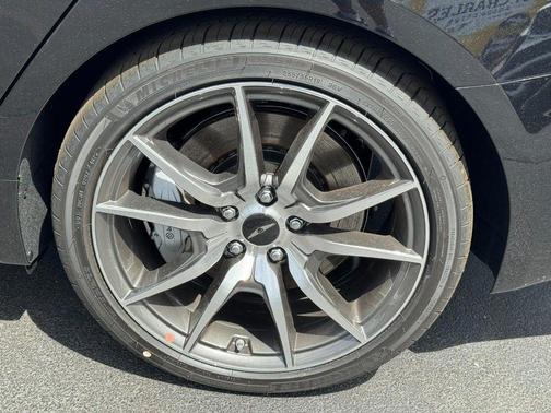 Vik Black 2026 Genesis G70 2.5T Prestige