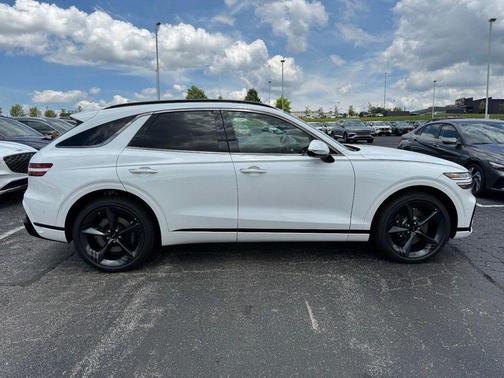 Uyuni White 2026 Genesis GV70 2.5T Sport Prestige